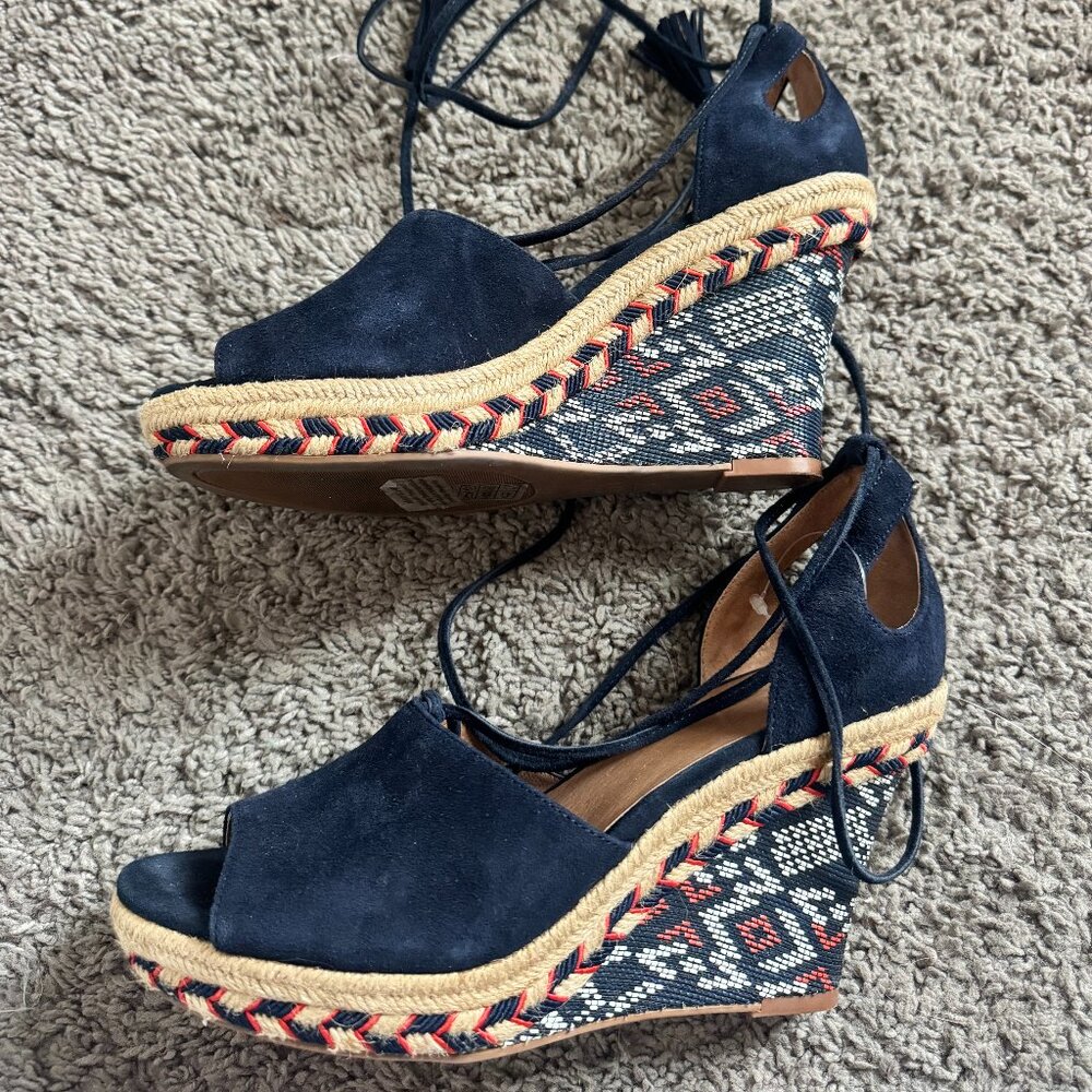 Cabi #6001 Navy Isla Suede Wedge 7.5